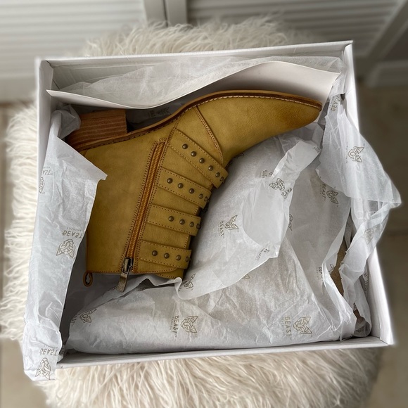 Light Camel Ankle Booties - Picture 3 of 6